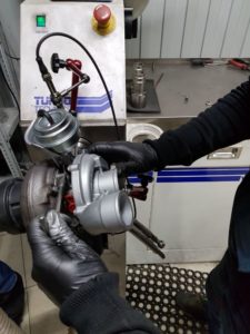 Регулировка турбины стенд TurboTechnics VTR 200 с руками